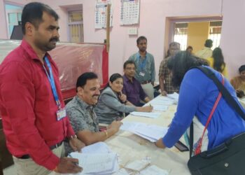 लोक न्यायालयात 452 प्रकरणे निकाली