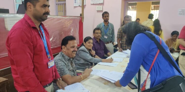 लोक न्यायालयात 452 प्रकरणे निकाली