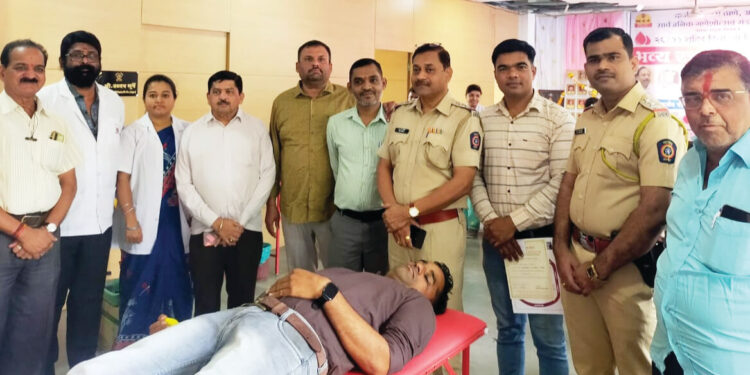 रक्तदानातून शहिदांना वाहिली आदरांजली