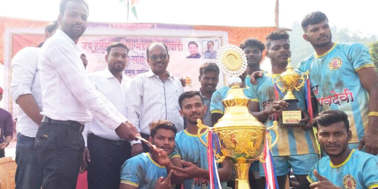 कबड्डी स्पर्धेत कातळावाडी संघाची मोहोर