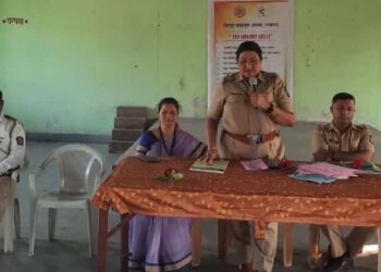 वाहतूक पोलिसांनी साधला विद्यार्थ्यांशी संवाद