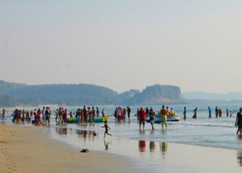 मुरूड, काशीद किनारे पर्यटकांनी पुन्हा गजबजले