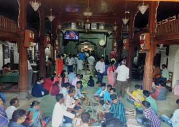 पालीत भक्तांची मांदियाळी; बल्लाळेश्‍वराच्या दर्शनासाठी रांगा