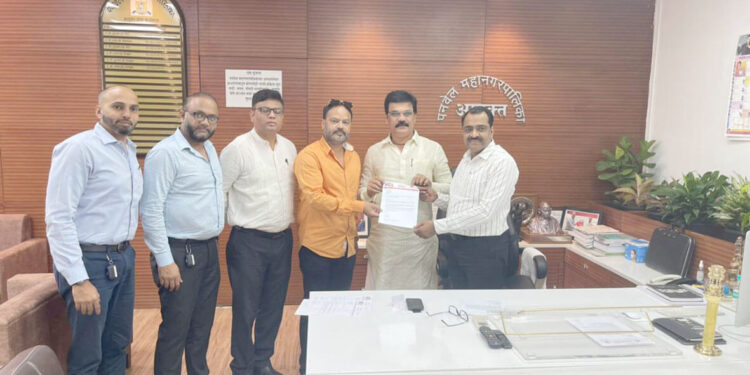 क्रीडांगण विकसित करण्याची मागणी