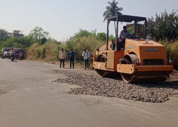 चौक-कर्जत मार्गाची वरवर डागडुजी