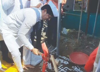 रस्त्यासाठी दीड कोटींचा निधी; आमदारांचे हस्ते भूमिपूजन