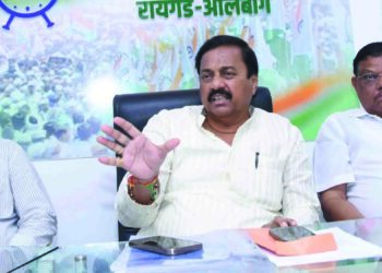 बंडखोर आमदार दळवींचे नाव न घेता तटकरेंचा निशाणा