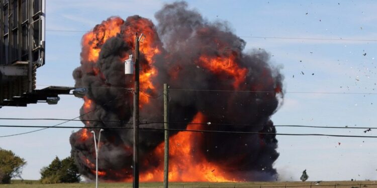 टेक्सासमध्ये दोन विमानांची एकमेकांना धडक; 6 जण ठार