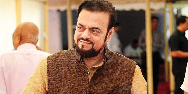 अबू आझमींवर आयटीची धाड