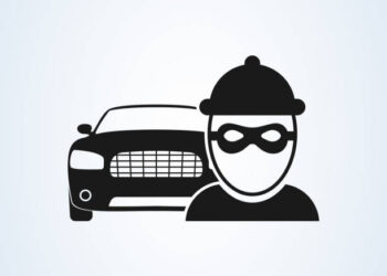 इनोव्हा कार चोरीप्रकरणी तिघे अटकेत