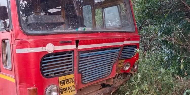 खंडाळा घाटात एसटी अपघात; एक गंभीर तर 19 जखमी