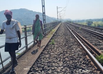 महाड तालुक्यातील नागरिकांचा जीवघेणा प्रवास