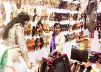 दिल्लीकरांना माथेरानच्या वस्तूंची भूरळ