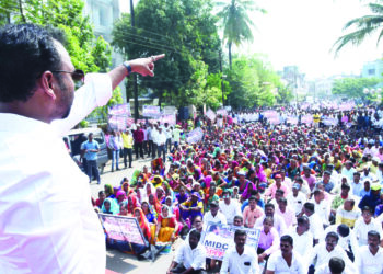 बल्क ड्रग्ज शेतकर्‍यांच्या मोर्चाने भाजपची गोची