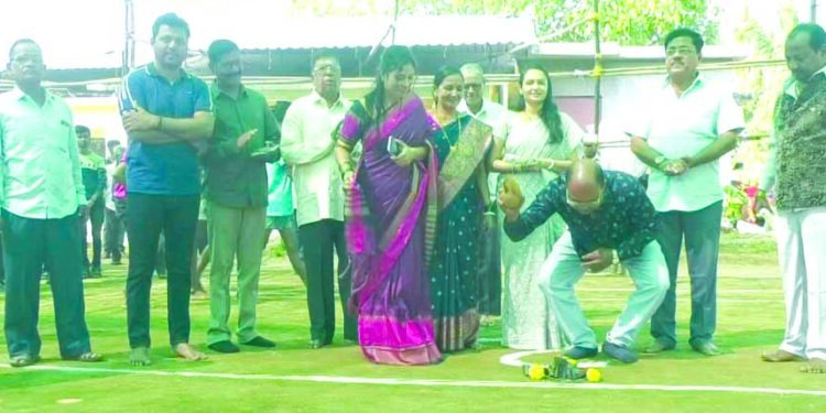 पाल्हे येथे कबड्डी स्पर्धेचे उद्घाटन; चित्रलेखा पाटील यांची उपस्थिती