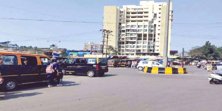 उरण चारफाटा चौकात वाहतूक कोंडी