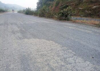 कृषीवलच्या दणक्याने सुकेळी खिंडीतील खड्डे बुजविले