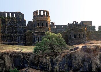 जिल्हास्तरीय गडारोहण स्पर्धेचे आयोजन