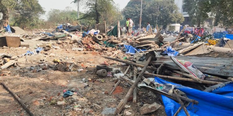 बेकायदेशीर टपर्‍यांवर सिडकोची कारवाई