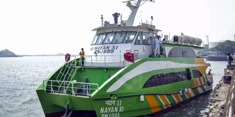 मुंबई-मांडवा ‘वॉटर टॅक्सी’ सेवा प्रतिसादाअभावी बंद
