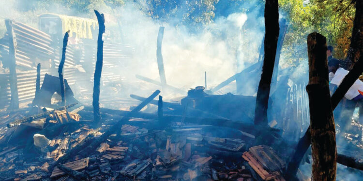 हिरकणीवाडीत आगीत घर भस्मसात