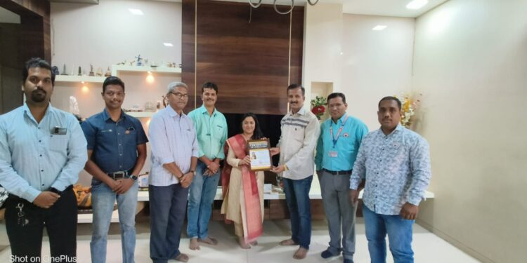 प्रणाली पाटील,आदिती सगर यांचा सन्मान