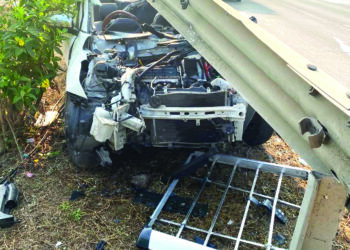 एक्स्प्रेस हायवेवर स्विफ्ट कारचा अपघात