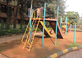 खेळणी तुटल्याने आम्ही खेळायचे कसे?