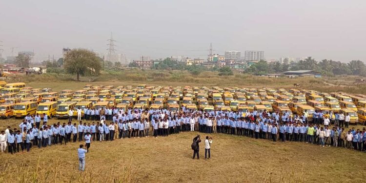 स्कूल बसच्या संपामुळे हाल; पालकांची तारांबळ