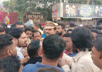 रेल्वे ठेकेदार आणि प्रशासन यांच्या निष्काळजीपणामुळे दोघांचा मृत्यु