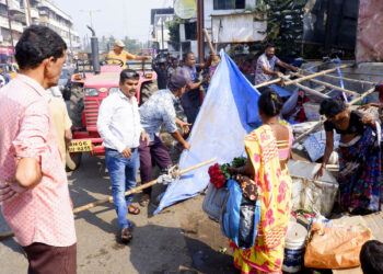 अलिबागमधील एसटी स्टॅन्ड परिसरात गजरे विक्रेत्यांवर कारवाई