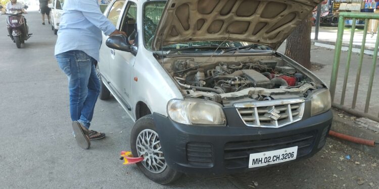 खारघर वाहतूक विभागाचा अजब कारभार