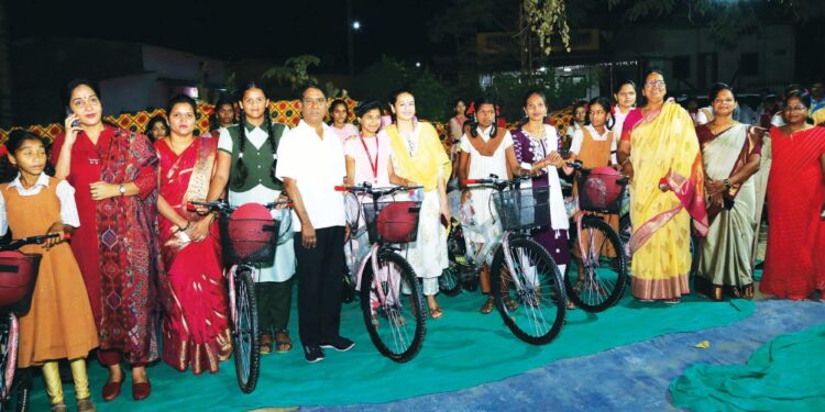 काडेपेटीएवढया शेकापचे काम पेटारेएवढे- माजी आ. पंडित पाटील