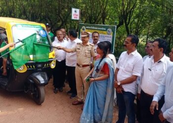 माथेरानमध्ये ई-रिक्षाचा प्रारंभ