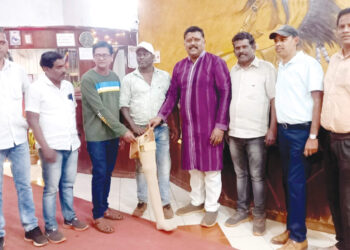 तरुणाला कृत्रिम पाय दान