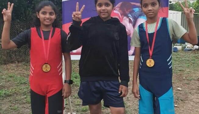 वडवळ शाळेच्या मुलींचे कुस्तीत यश