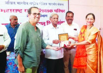 ऋचा जोशी यांना पुरस्कार