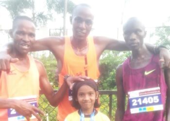 केनियन स्पर्धकांकडून प्रियांशीचे कौतुक