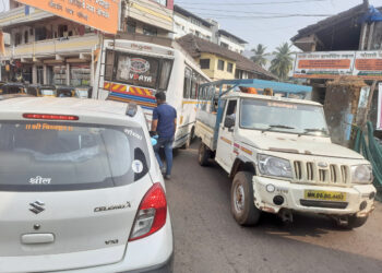 वाहतूक कोंडीने श्रीवर्धनची जनता त्रस्त