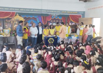 श्रीबाग लायन्स क्लबतर्फे शैक्षणिक साहित्य वाटप