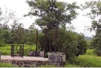 स्मशानभूमीवर शेडची मागणी
