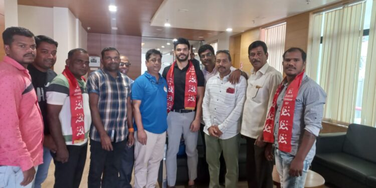 प्रो कबड्डीचा खेळाडू केदार लाल याचा शेकापमध्ये जाहीर प्रवेश