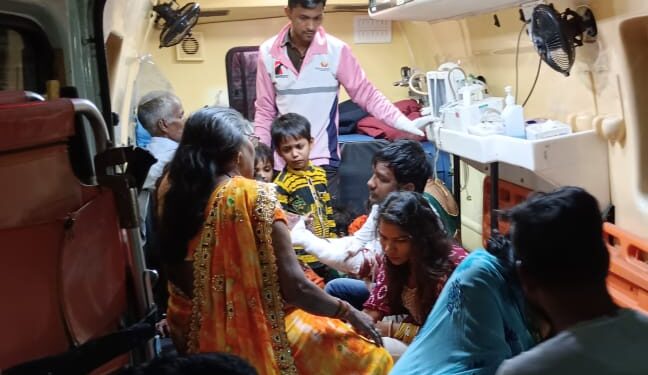 एकविरा देवीचे दर्शन घेऊन परतणाऱ्या भाविकांच्या टेम्पोला अपघात;12 जण जखमी