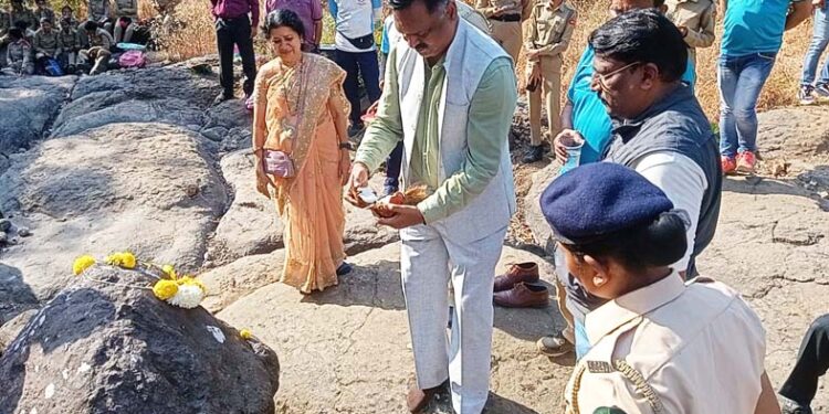 झेनिथ धबधबा येथे पर्वतदिन साजरा