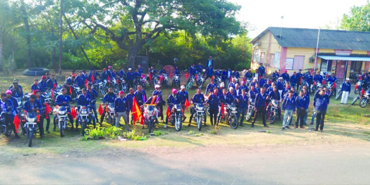 आदिवासी युवकांची मोटार दिंडी जंजिर्यात दाखल