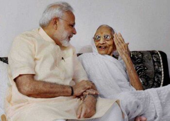 नरेंद्र मोदी यांच्या मातोश्रींचे वयाच्या १०० व्या वर्षी निधन