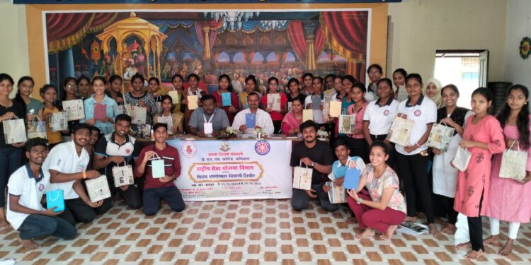 मानीभूते येथे प्लास्टीकबंदी जनजागृती