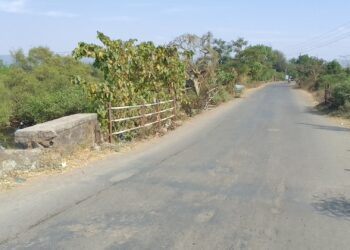 नांदगाव रस्त्यावरील मोरीची दुरवस्था