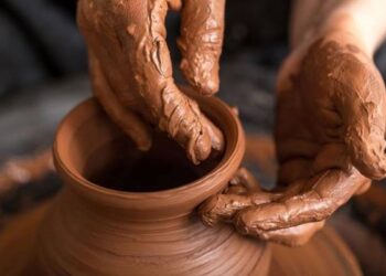 कुंभार समाजाचा व्यवसाय संकटात!