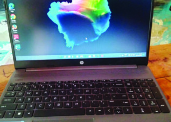 चोरढे शाळेला लॅपटॉपची भेट